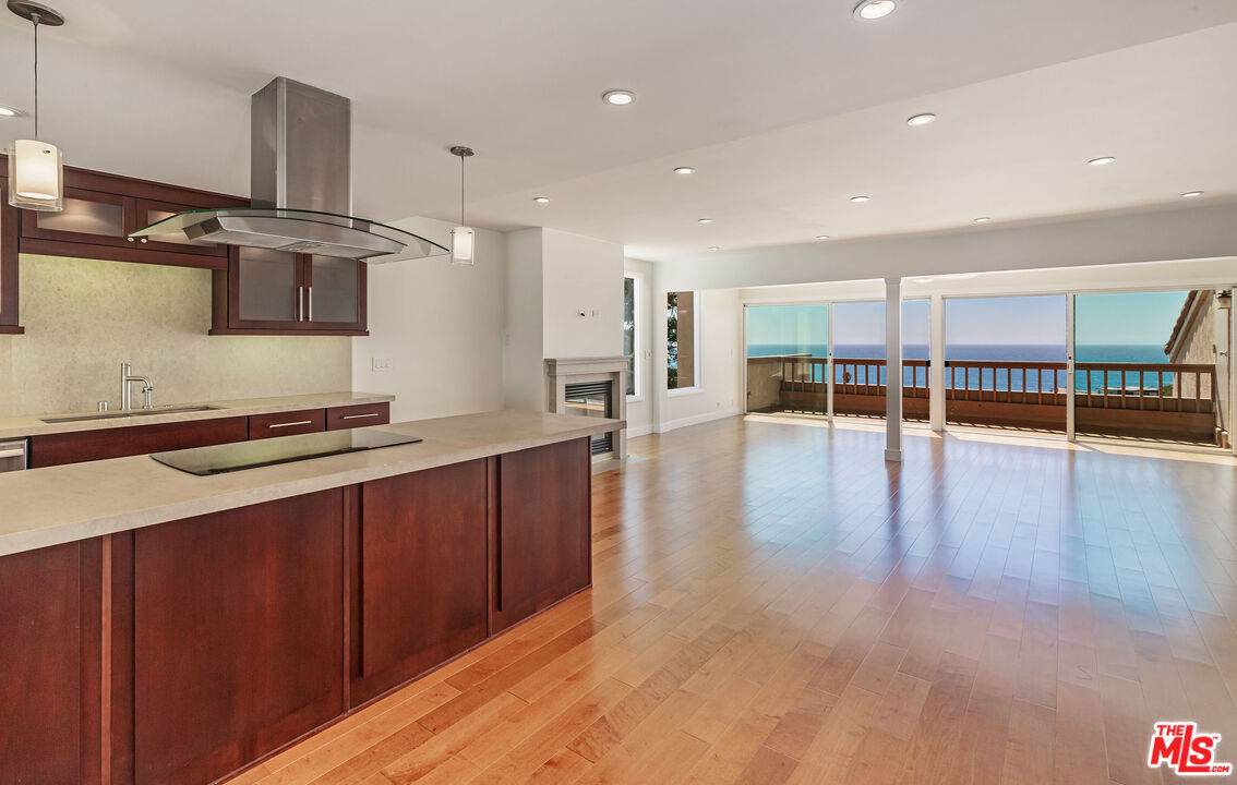 23914 De Ville Way - Photo 1