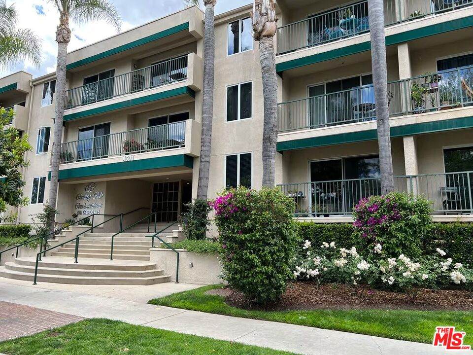 4501 Cedros Ave - Photo 1
