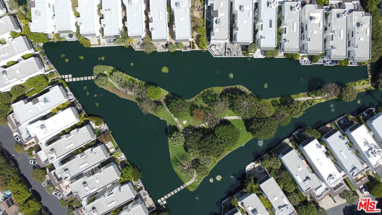 650 Harbor St - Photo 1