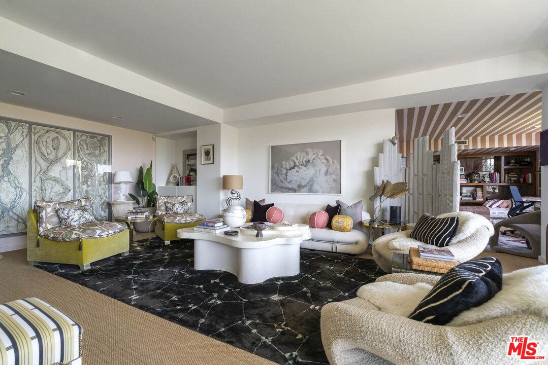 818 Doheny Dr - Photo 1