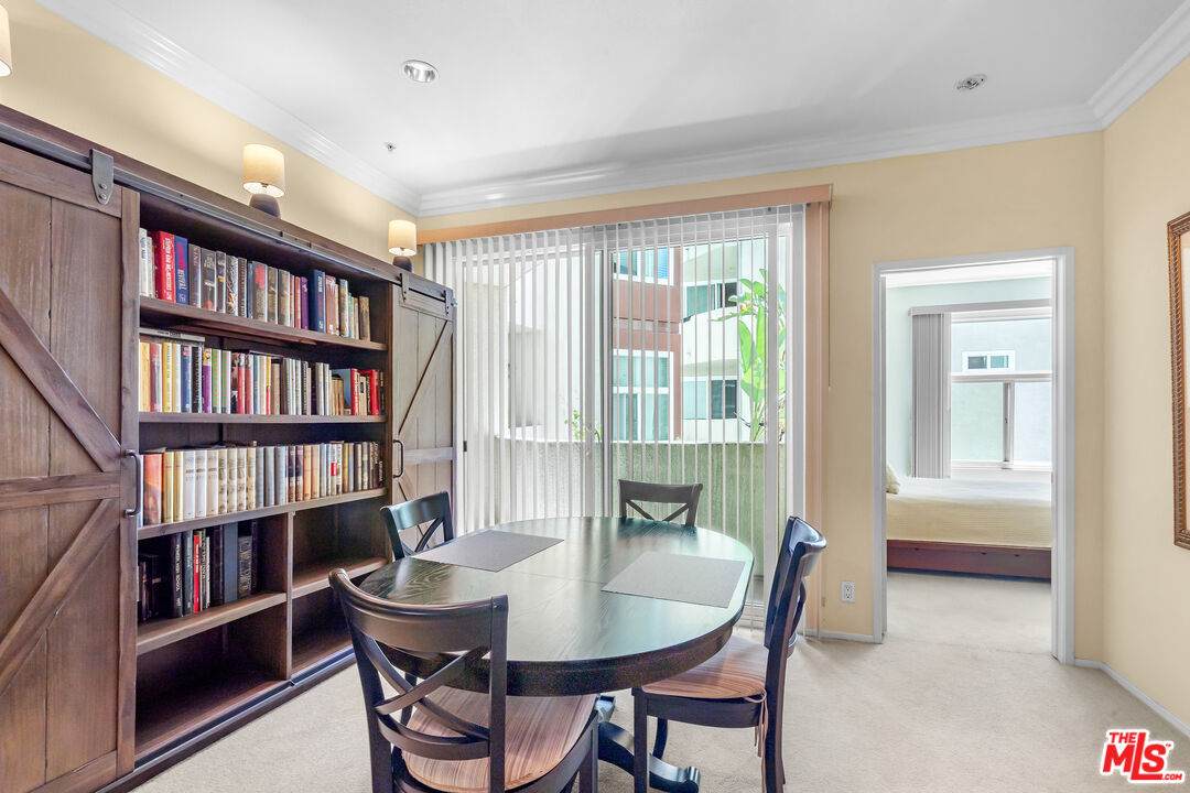 620 Gramercy Pl - Photo 1