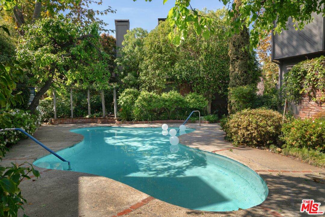 859 Bundy Dr - Photo 1