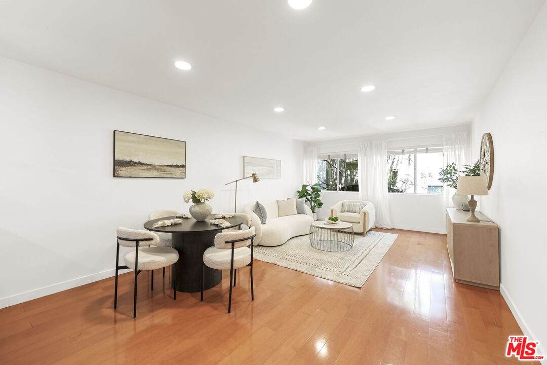 532 Rossmore Ave - Photo 1