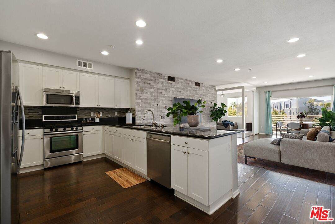 13126 Union Ave - Photo 1