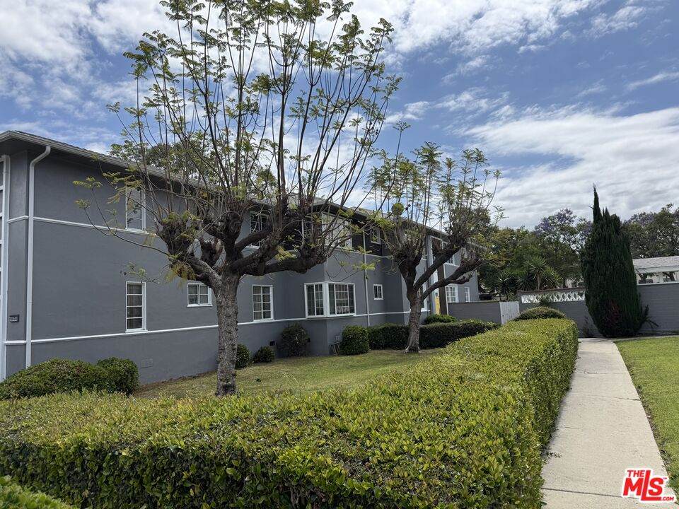 4034 Abourne Rd - Photo 1
