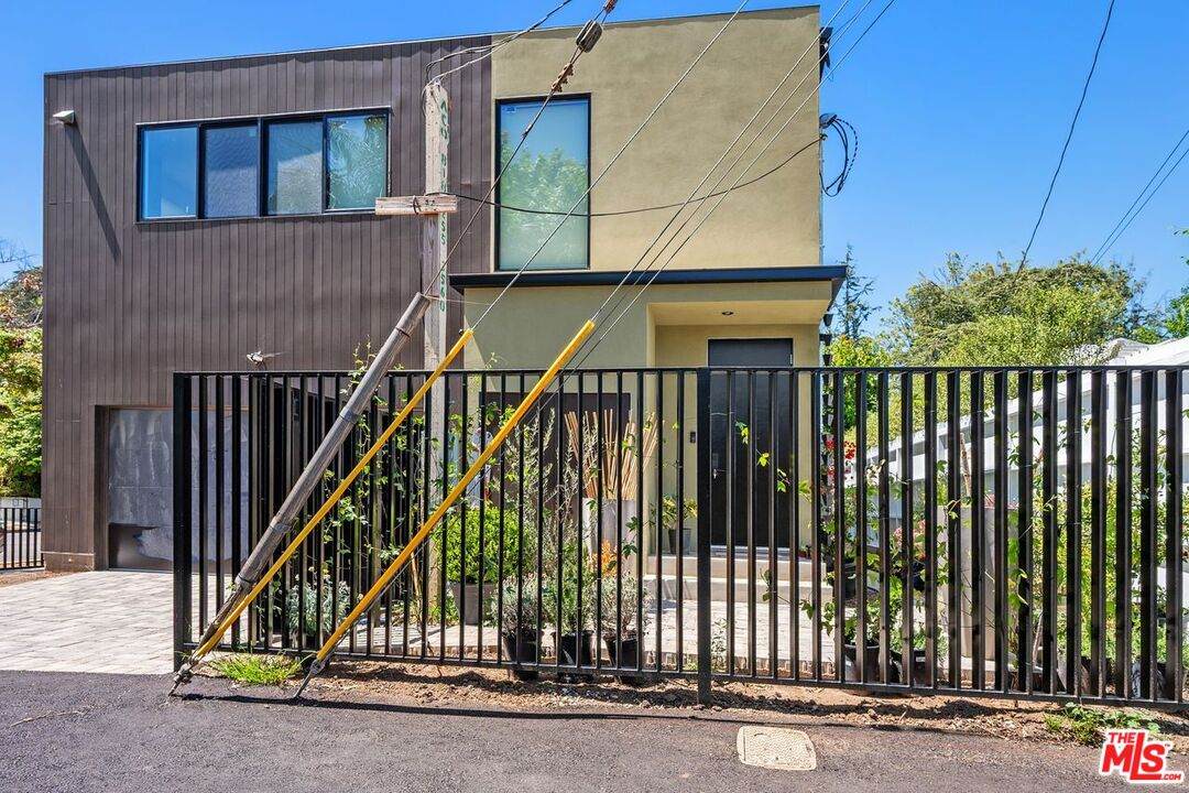 2202 Washington Ave - Photo 1