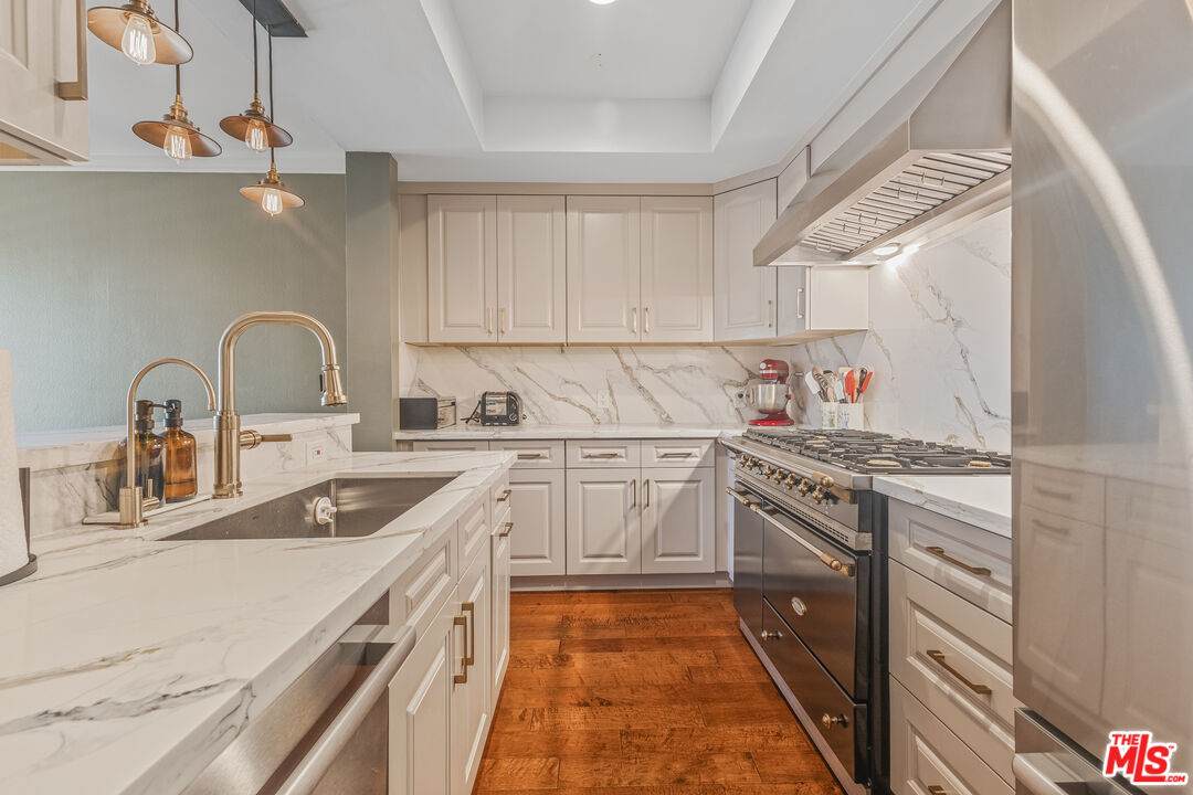 12115 San Vicente Blvd - Photo 1