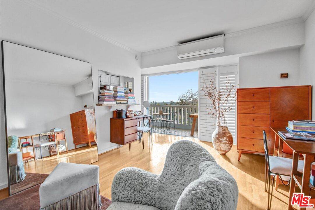 999 Doheny Dr - Photo 1