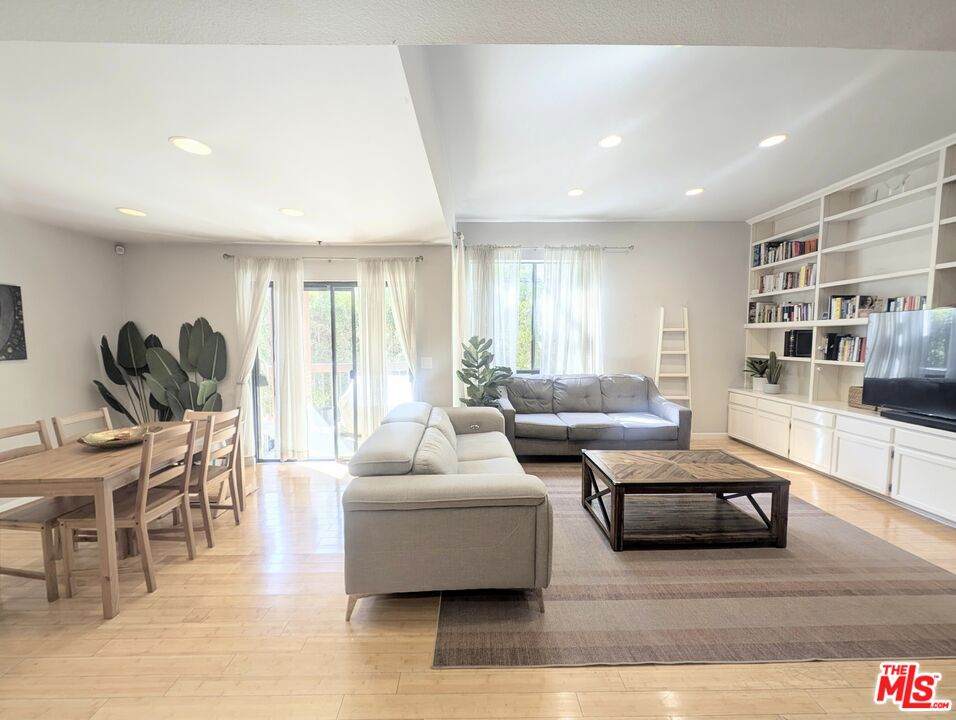 835 Lucerne Blvd - Photo 1