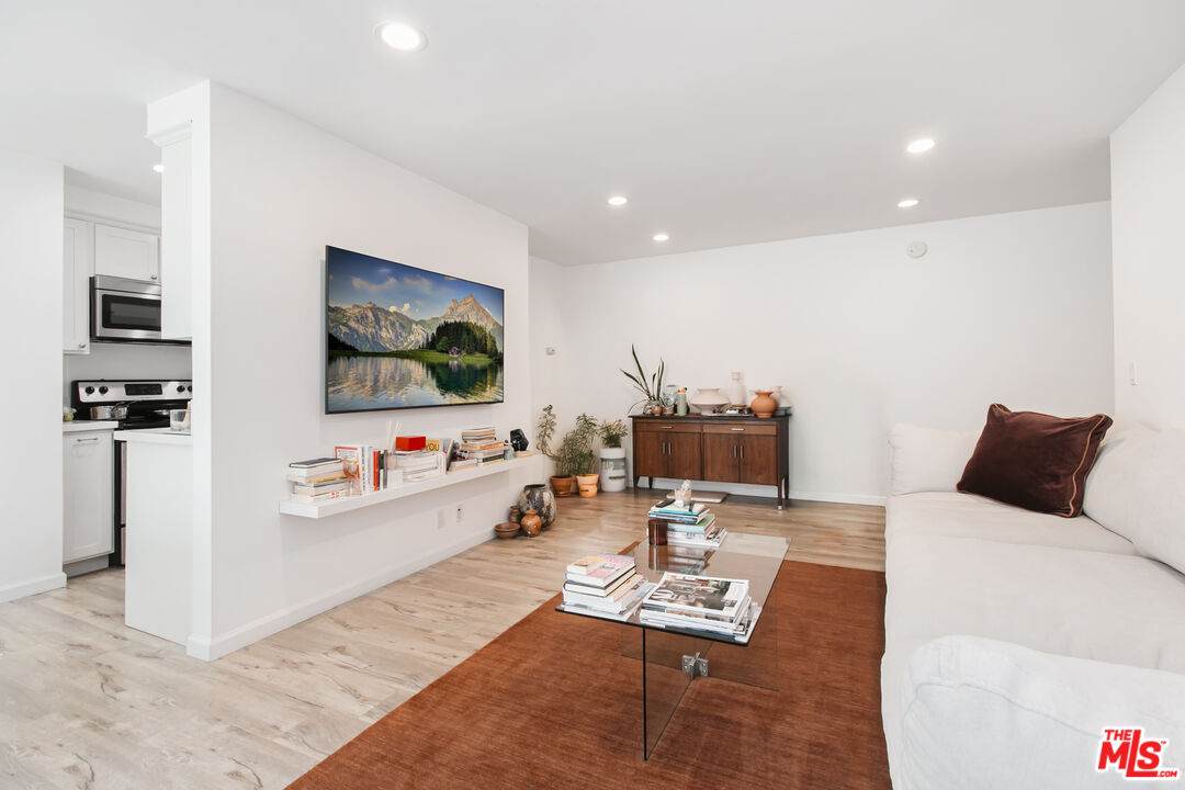 525 Sycamore Ave - Photo 1