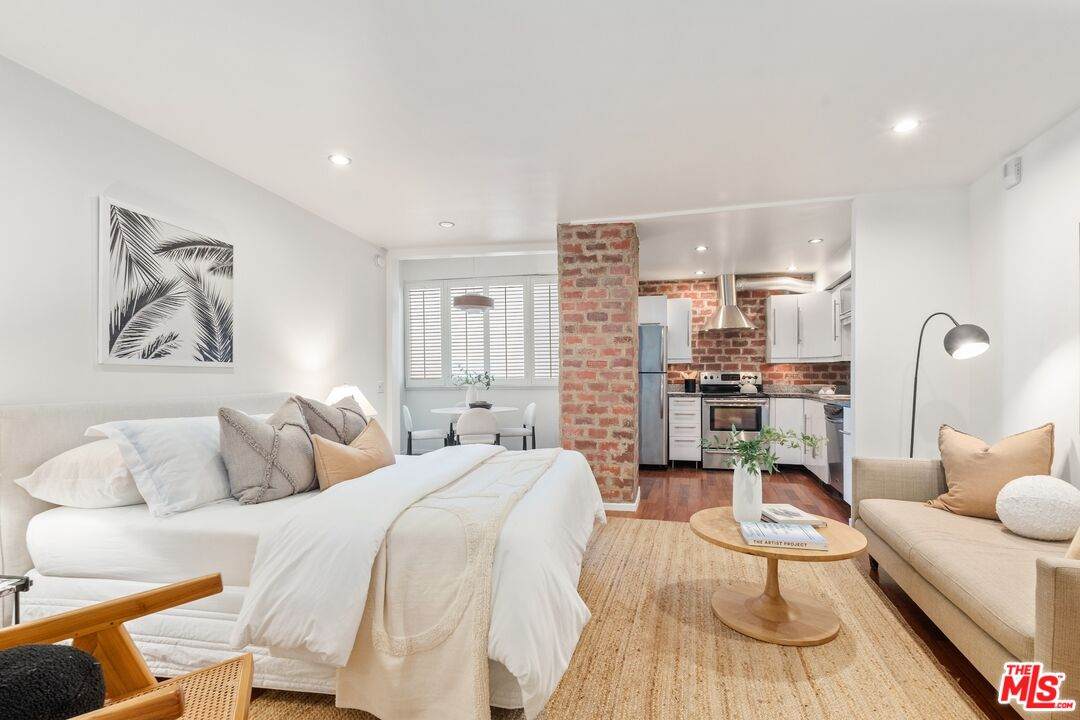 7250 Franklin Ave - Photo 1