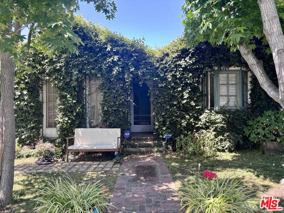 2621 Military Ave - Photo 1