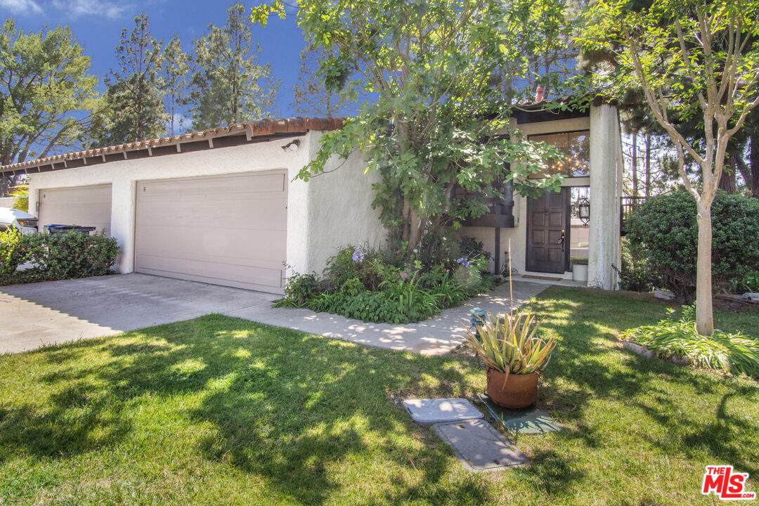 8 Aspen Way - Photo 1