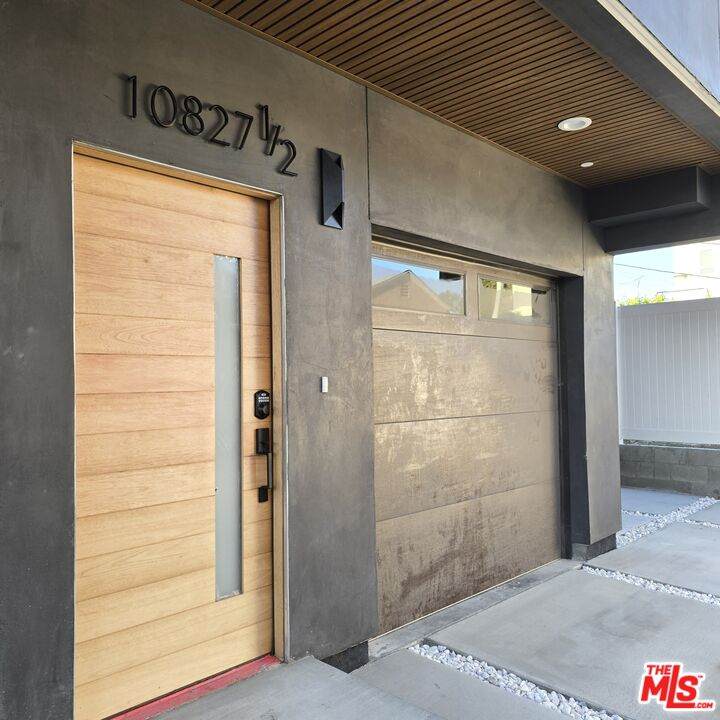 10827-1/2 Peach Grove St - Photo 1