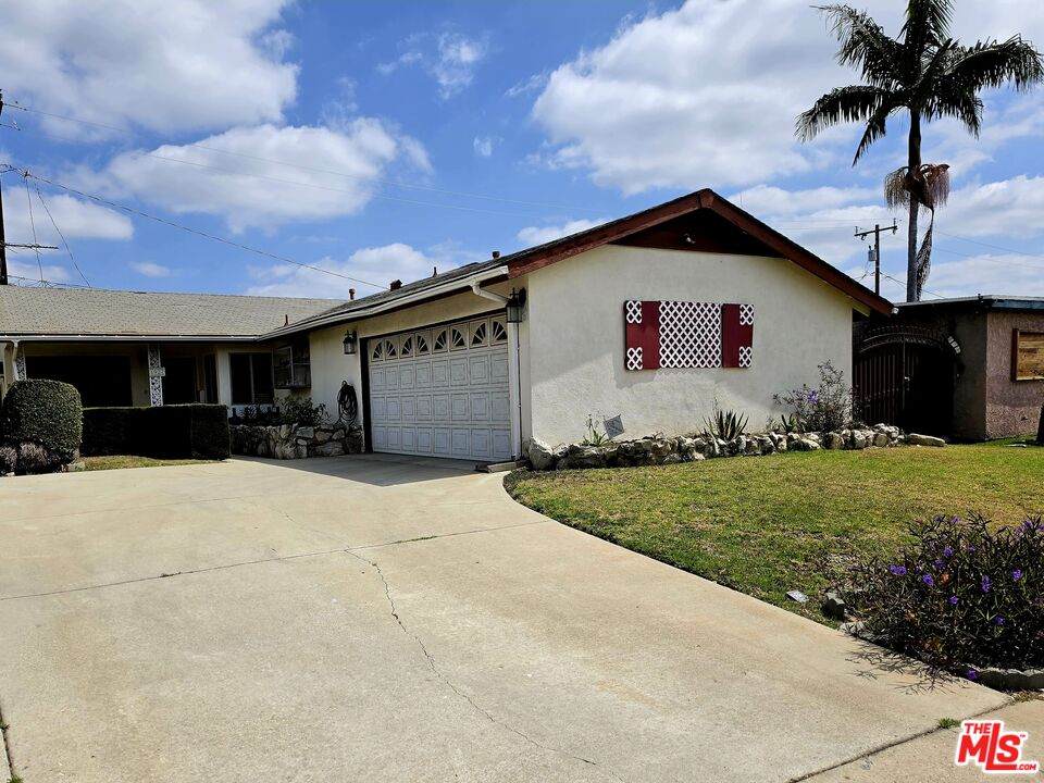 1927 133rd St - Photo 1