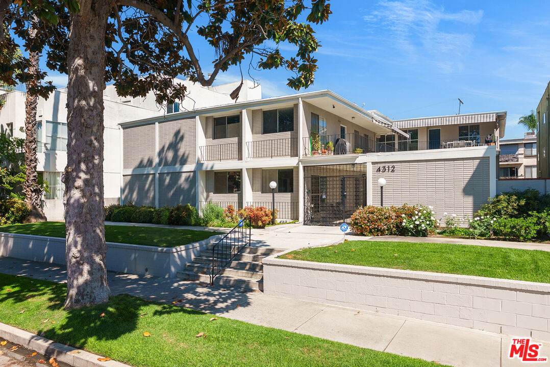 4312 Babcock Ave - Photo 1