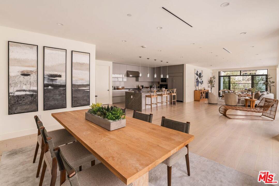 425 Palm Dr - Photo 1