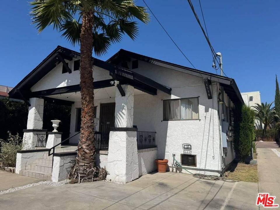 1538 Mariposa Ave - Photo 1