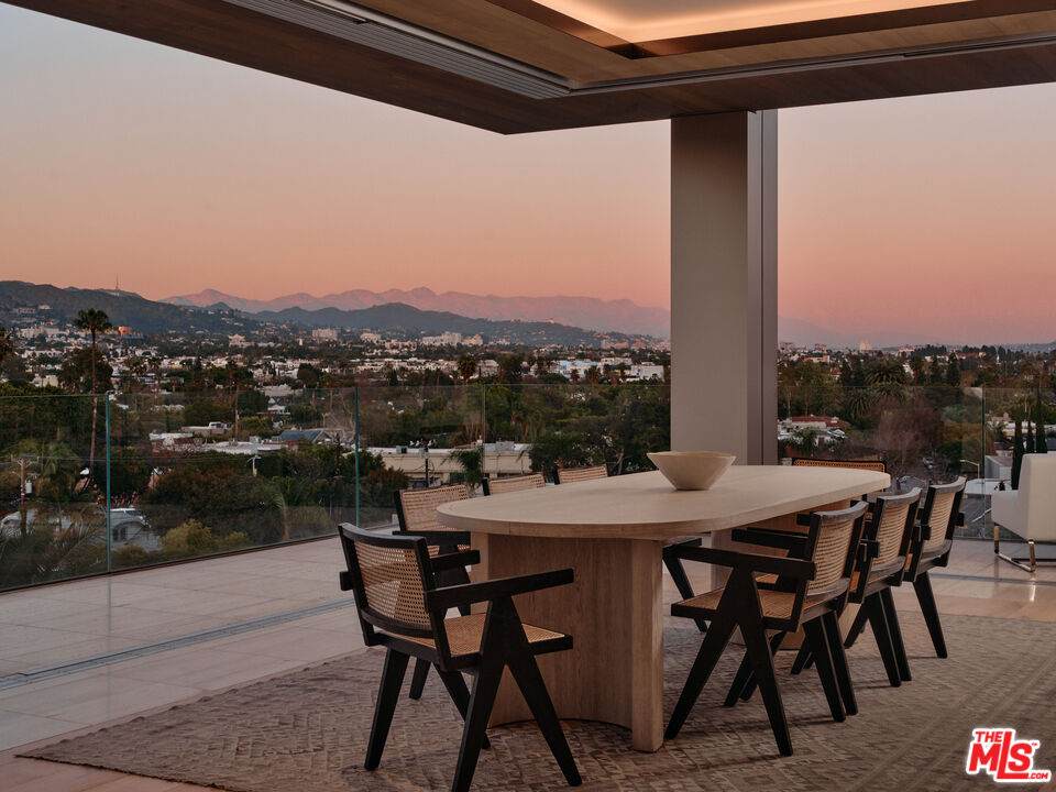 8899 Beverly Blvd - Photo 1