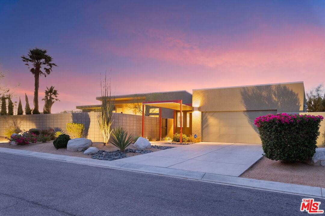 1090 Azure Ct - Photo 1