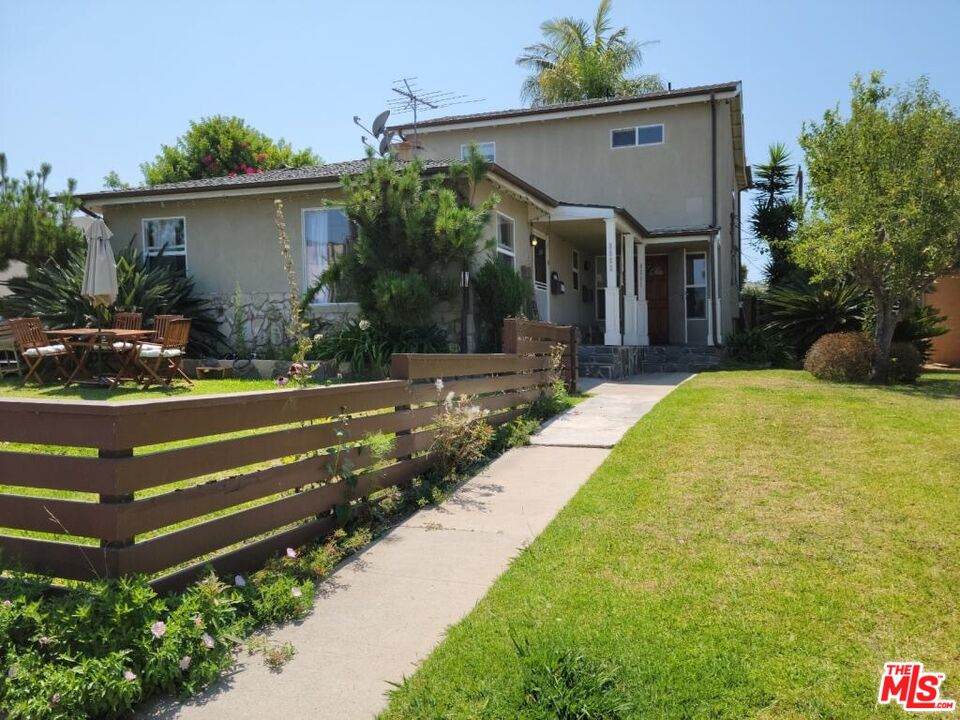 8501 Lilienthal Ave - Photo 1