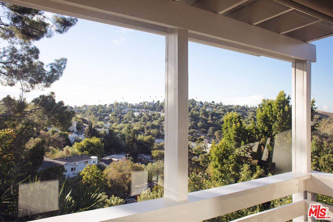 1112 Montecito Dr - Photo 1