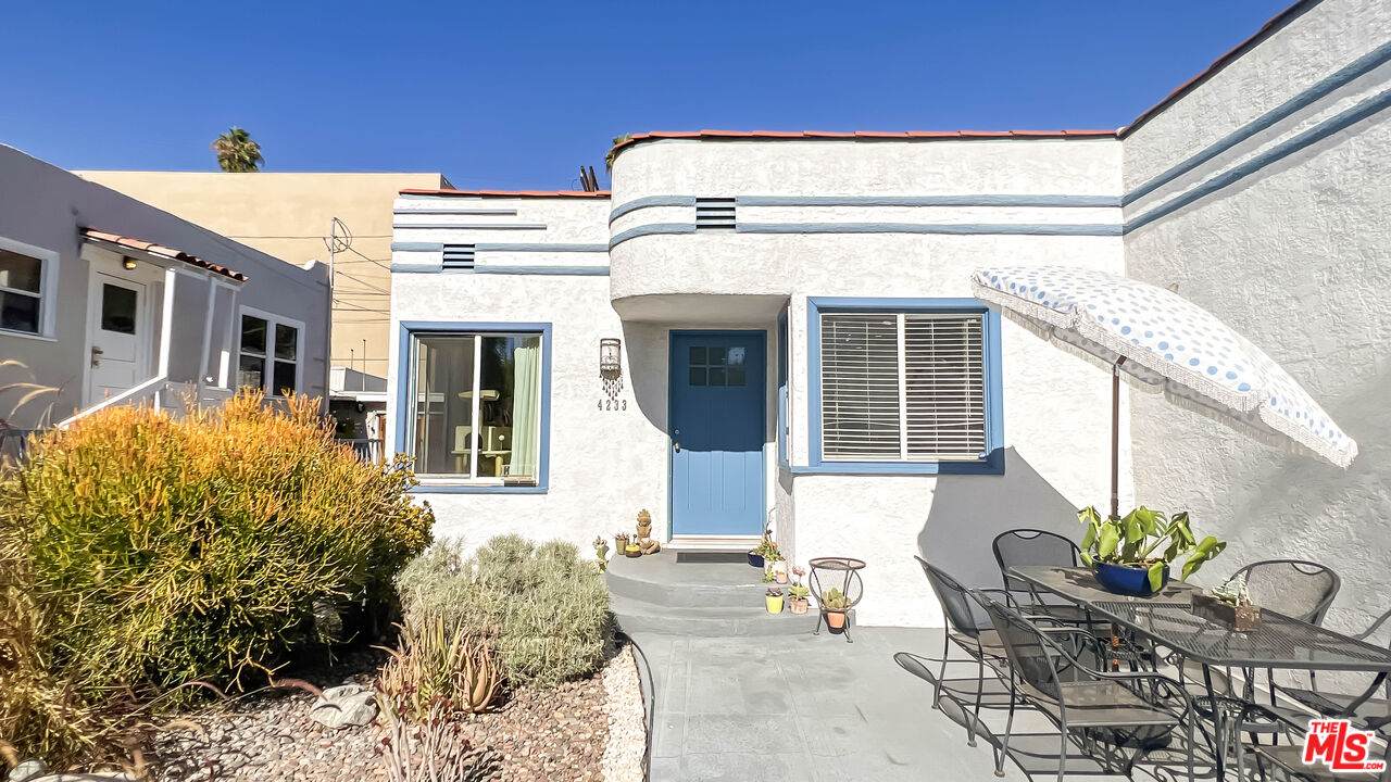 4233 Gateway Ave - Photo 1
