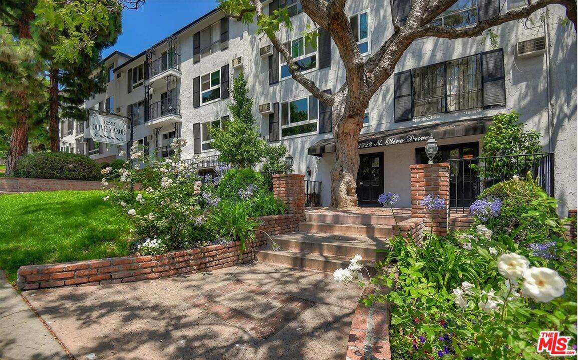 1222 Olive Dr - Photo 1
