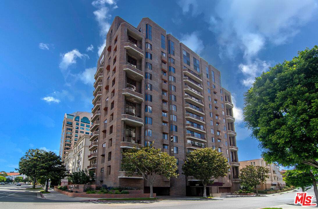 10550 Wilshire Blvd - Photo 1