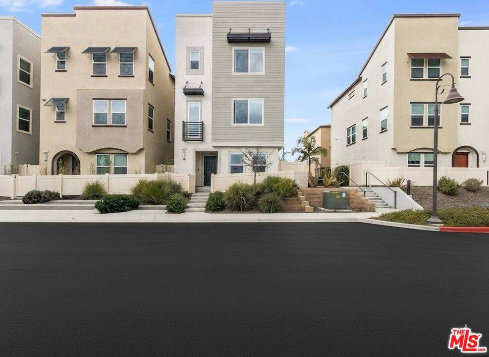 713 Daniel Freeman Cir - Photo 1