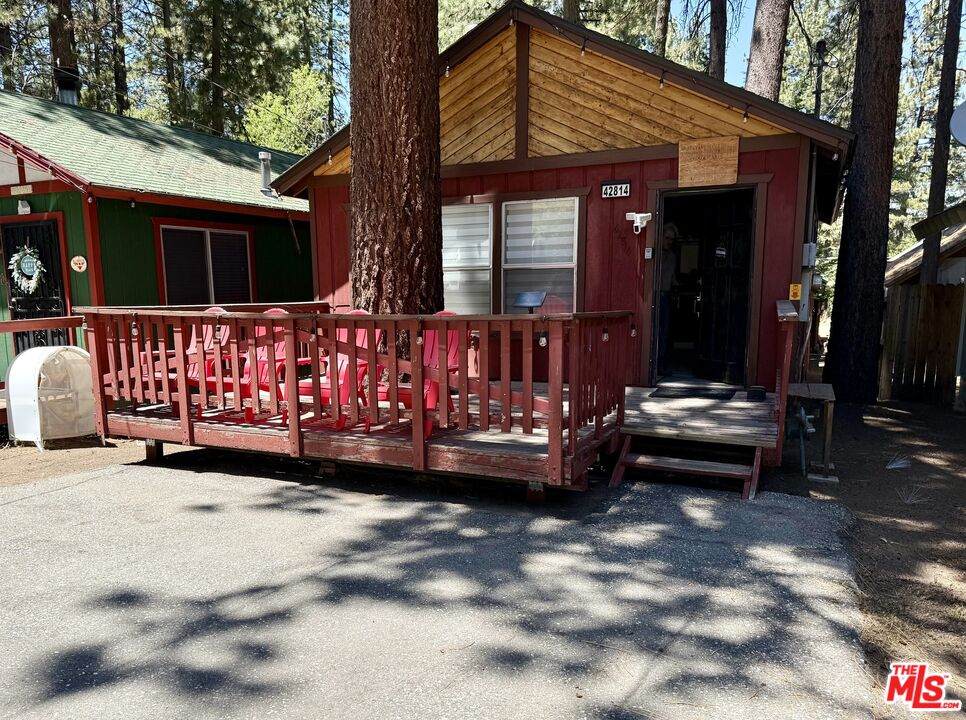 42814 Willow Ave - Photo 1