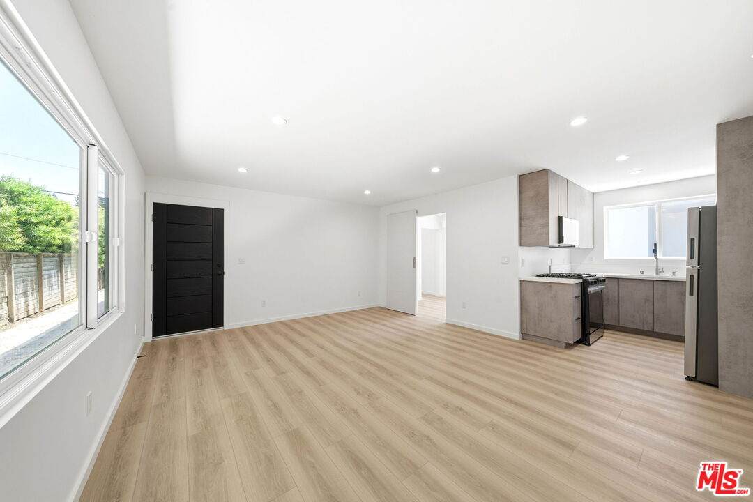 333 6th Ave - Photo 1