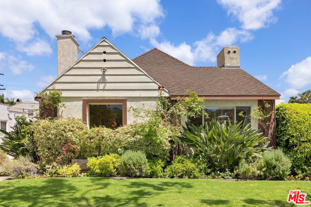 256 La Peer Dr - Photo 1