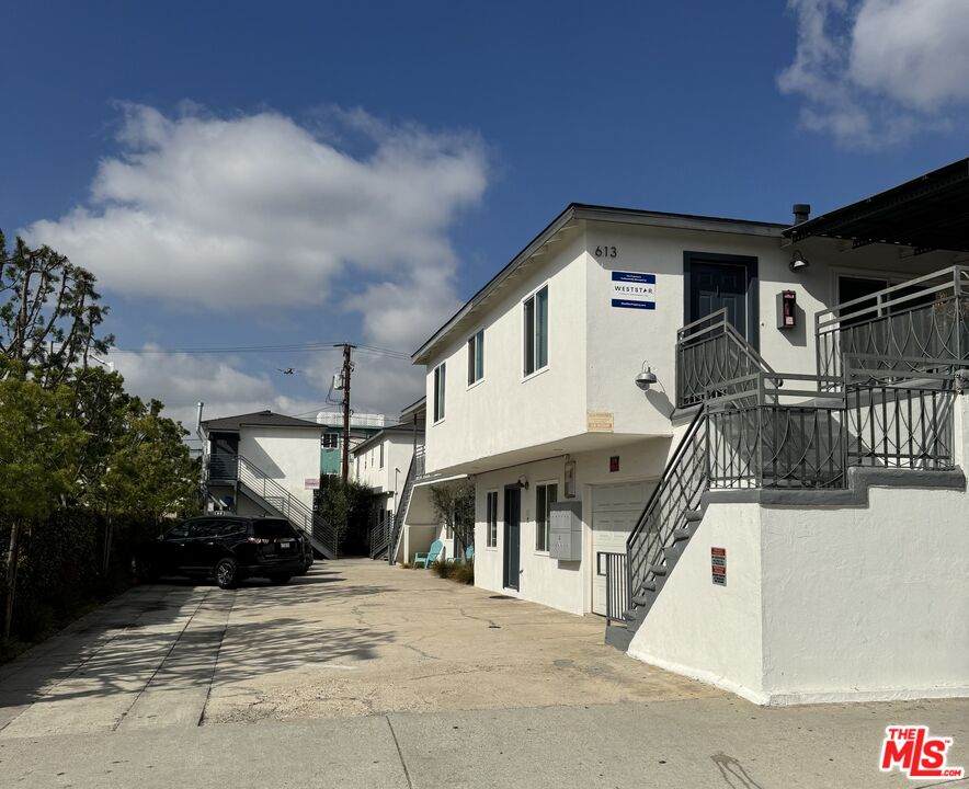 613 Prairie Ave - Photo 1