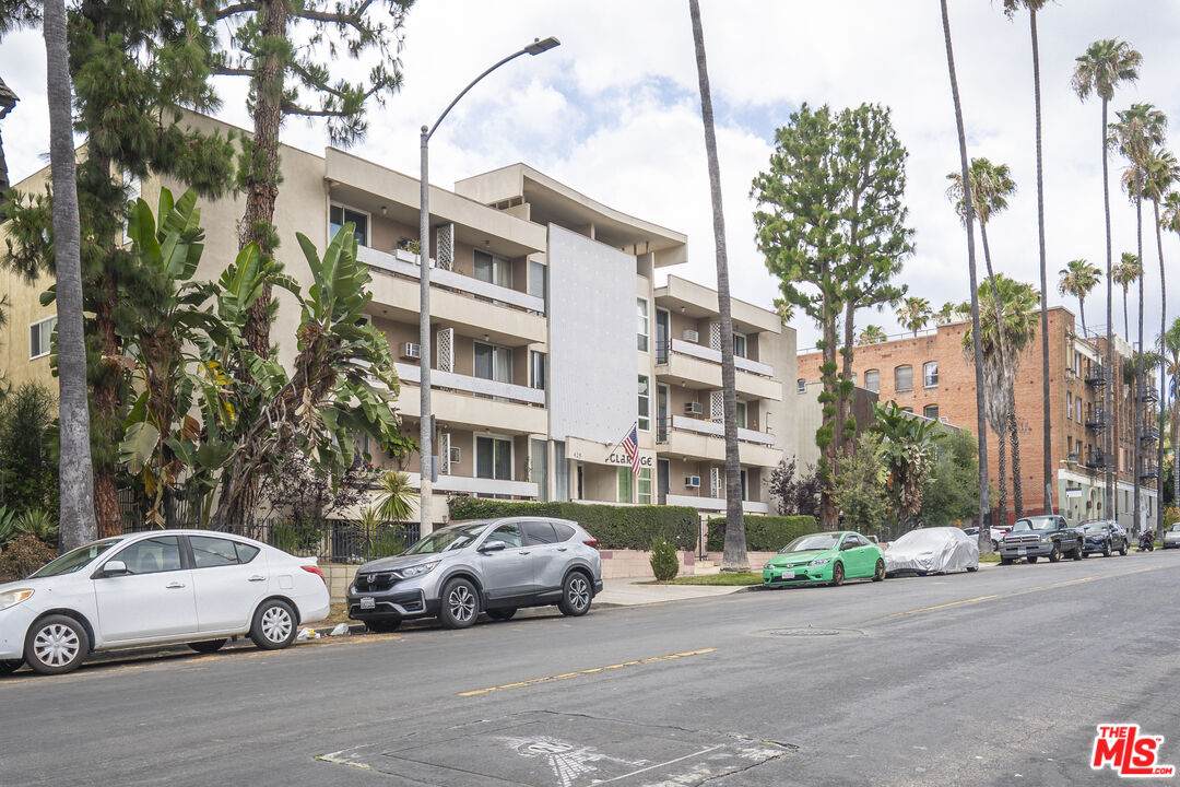 425 Kenmore Ave - Photo 1