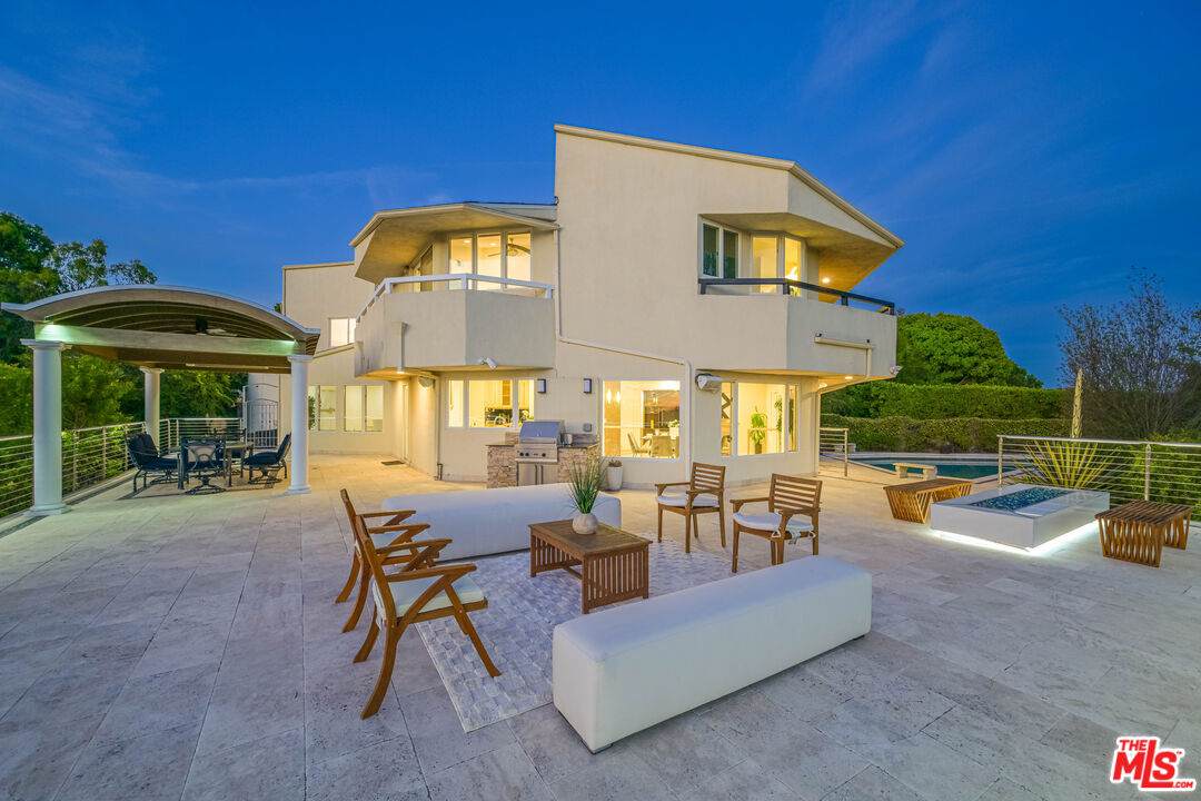 1121 Roberto Ln - Photo 1