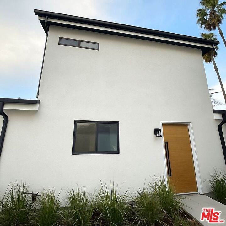 5417 Gentry Ave - Photo 1