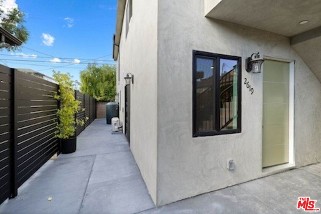 2619 Veteran Ave. - Photo 1