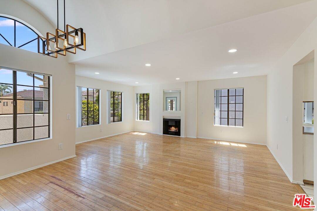 1931 Malcolm Ave - Photo 1