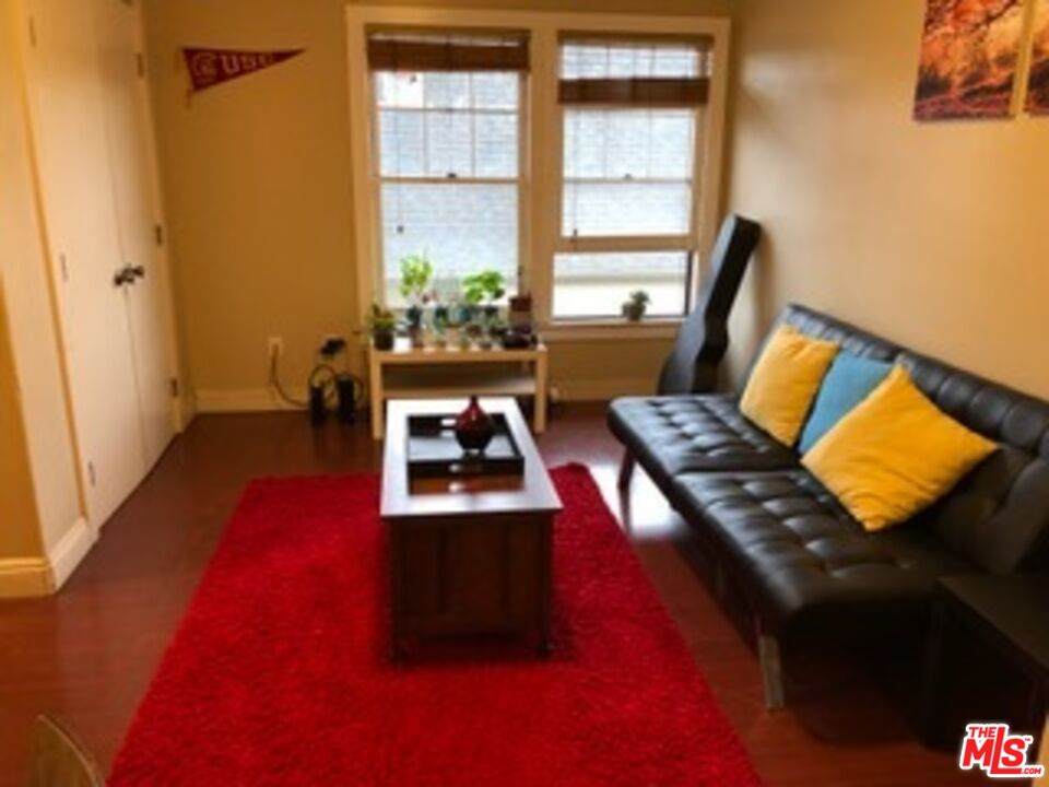 2108 Oak St - Photo 1