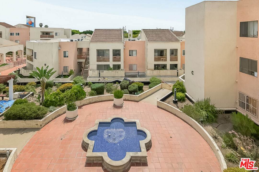 1118 Valencia St - Photo 1