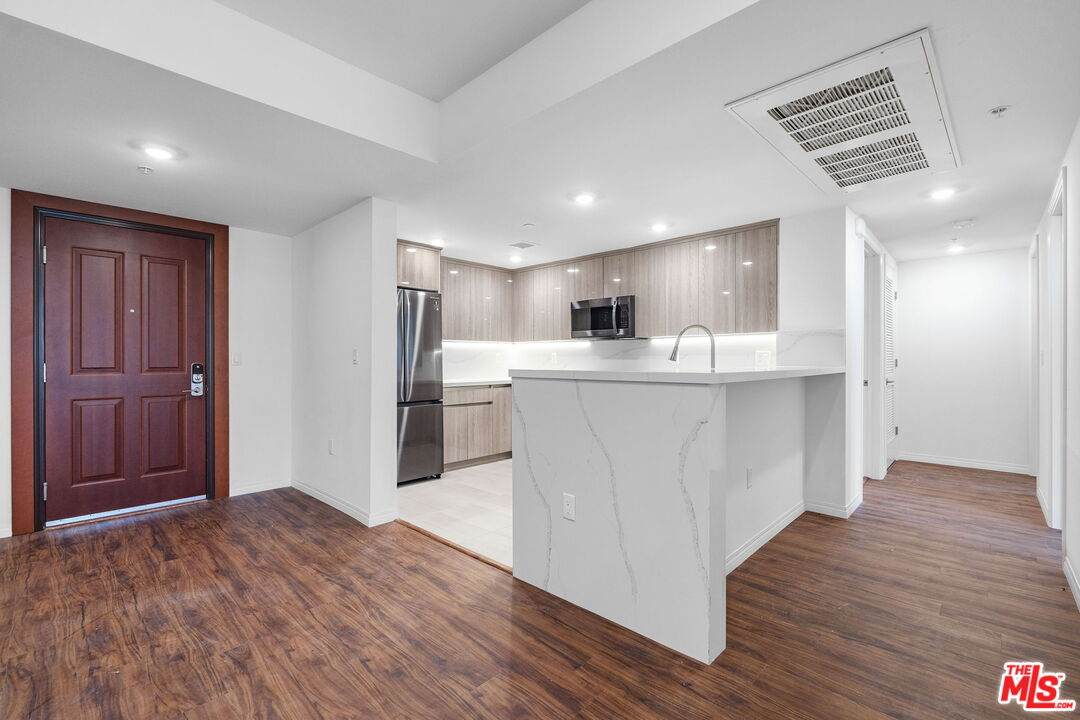 5245 Santa Monica Blvd - Photo 1