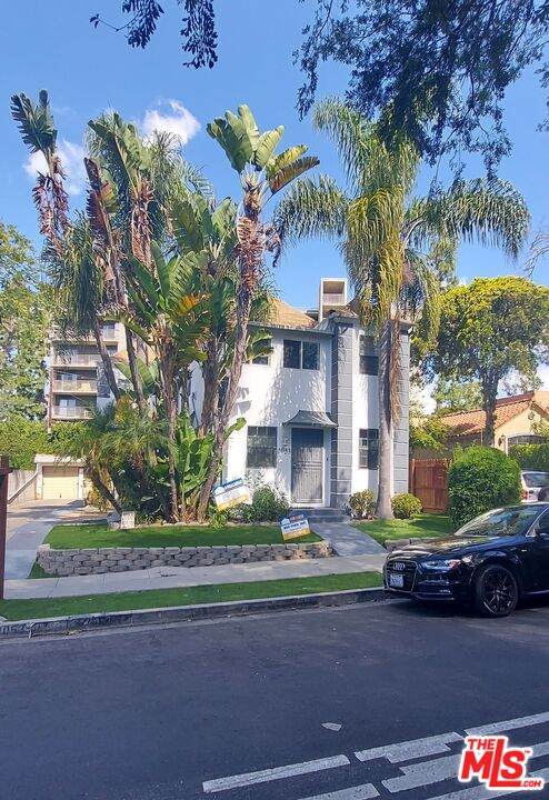 1053 Stanley Ave - Photo 1