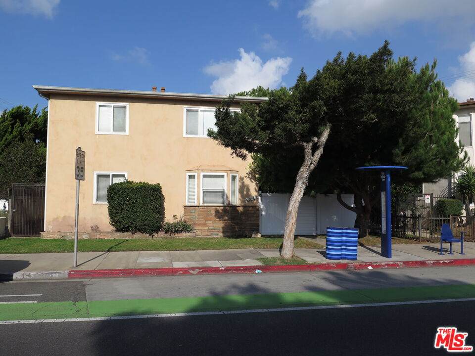 2221 Ocean Park Blvd - Photo 1