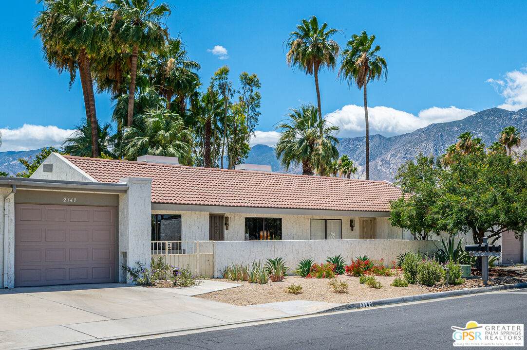 2149 Sunshine Cir - Photo 1