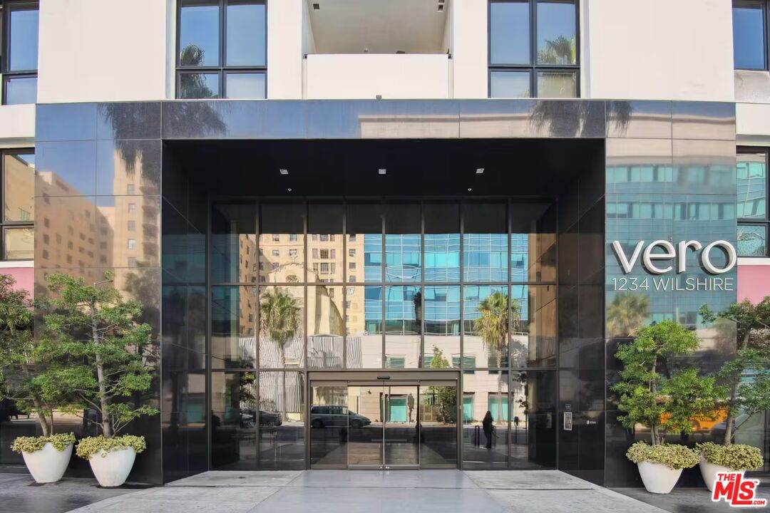 1234 Wilshire Blvd - Photo 1