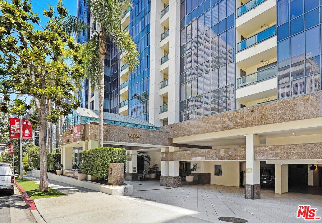 10724 Wilshire Blvd - Photo 1