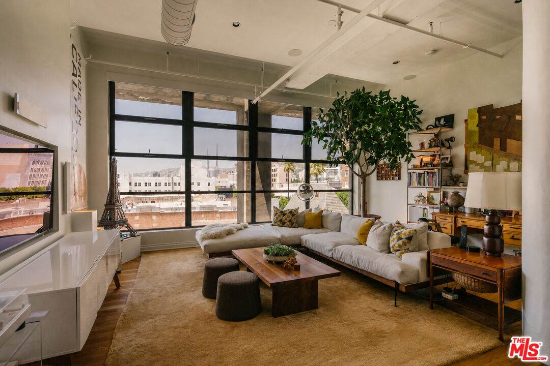 1645 Vine St - Photo 1