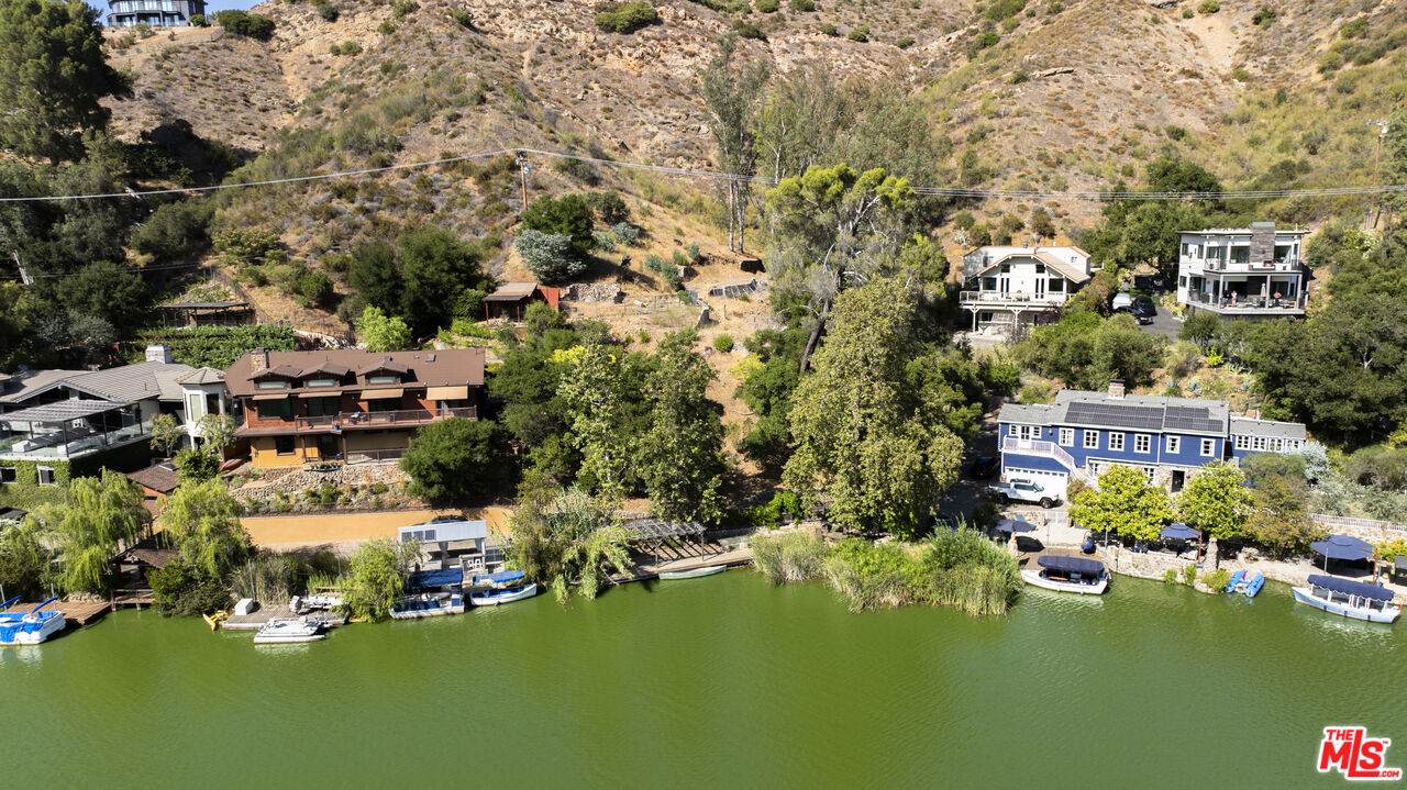 2100 Lakeshore Dr - Photo 1