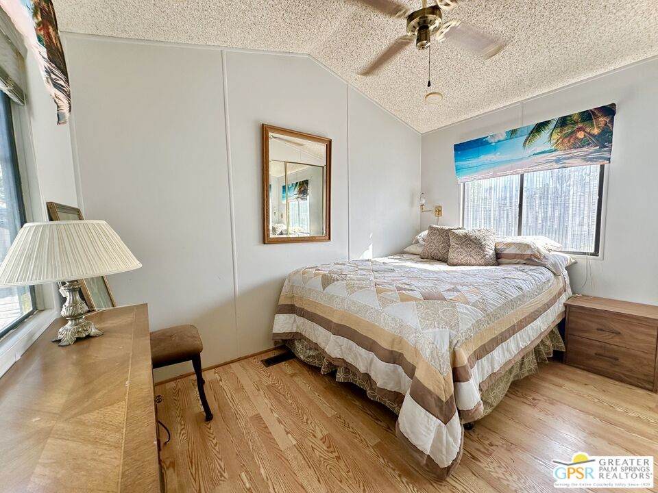https://bt-photos.global.ssl.fastly.net/carets/orig_boomver_1_26846437PS-2.jpg